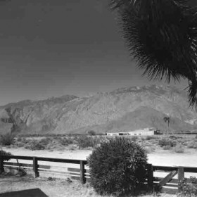 twin-palms-view-toward-mountains